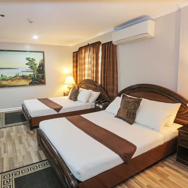 Suite, Holiday Plaza Hotel 2/10