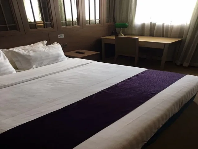 جناح بسرير كوين، Largos Hotel 1/4