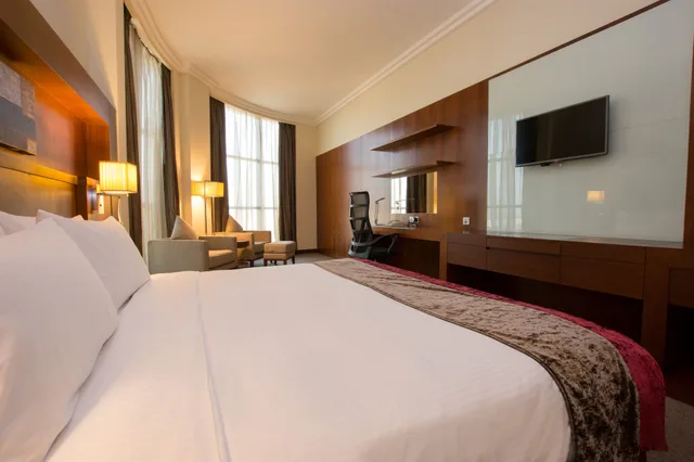 غرفة بريميوم لغير المدخنين، Holiday Inn Abu Dhabi Hotel 1/6
