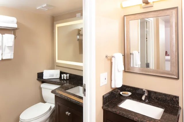 غرفة قياسية بسرير كوين وسرير كوين، Radisson Hotel Orlando Lake Buena Vista South 3/4