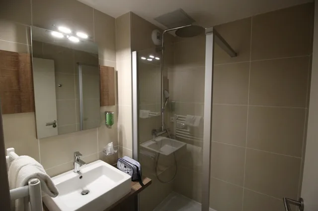 Standard, Twin Beds, Executive Level، ibis Styles Lyon Sud Brignais 4/6