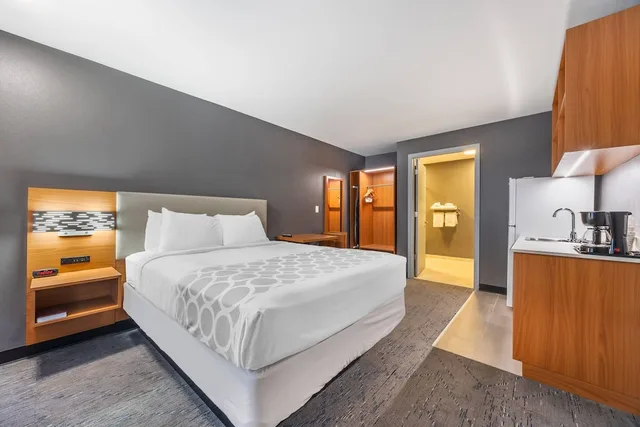 Room, Queen Bed, Accessible, Suburban Studios Branson On The Strip 2/9