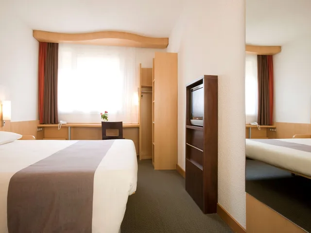 غرفة بسرير مزدوج، Ibis Cotonou 7/10