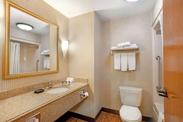 جناح بسرير كينج مع أريكة لذوي الإعاقة، Best Western Plus Clearfield 2/2