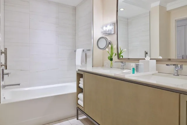غرفة ديلوكس بسريرين كوين بإطلالة على الفناء، Hotel Clio, a Luxury Collection Hotel, Denver Cherry Creek 8/10