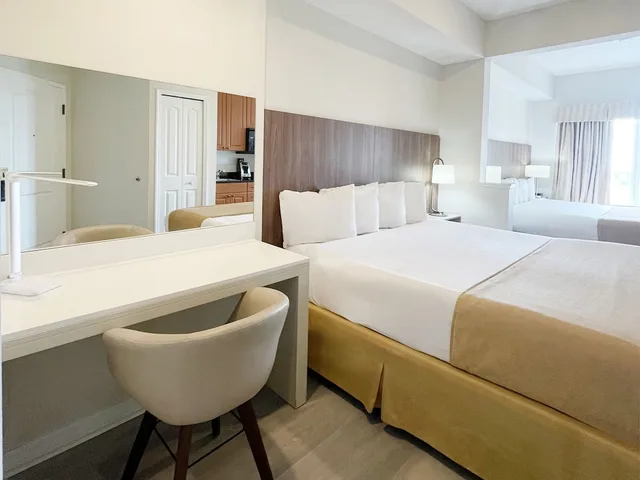 غرفة بسريرين كينج، The Point Hotel & Suites 4/5