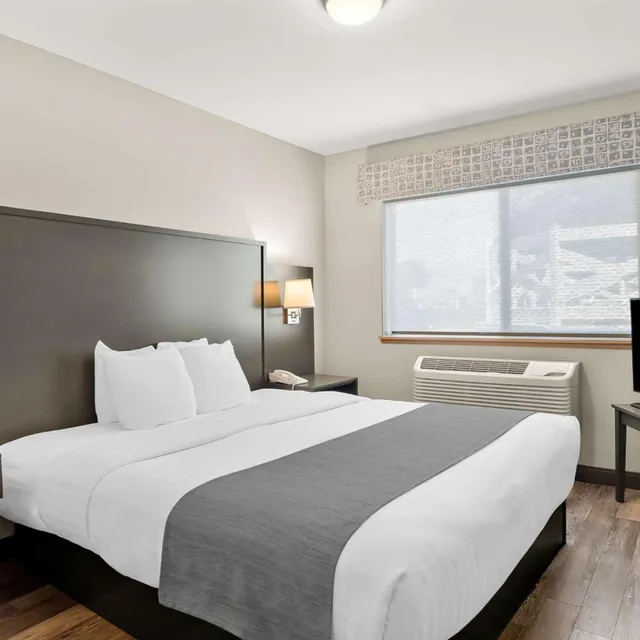 1 Bedroom, Apartment, Best Western Sawtooth Inn & Suites 1/4