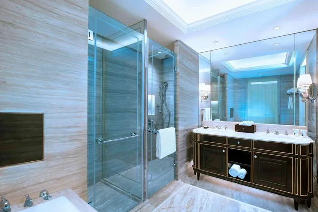 Panoramic, Guest Room, King Bed, River View, Large, The Azure Qiantang A Luxury Collection Hotel Hangzhou 2/3