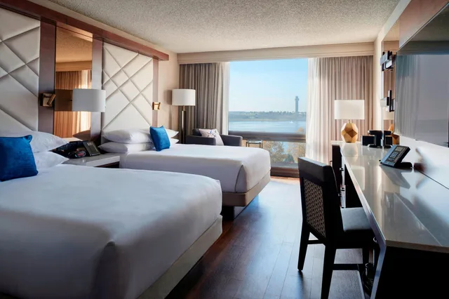 غرفة بسريرين مزدوجين، Kansas City Airport Marriott 1/12