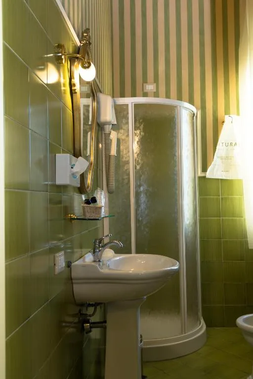 غرفة رباعية، Hotel Gennarino 6/6