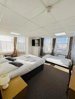 غرفة ديلوكس بسرير مزدوج أو سريرين منفصلين، Carlton Court Hotel Eastbourne 1/1