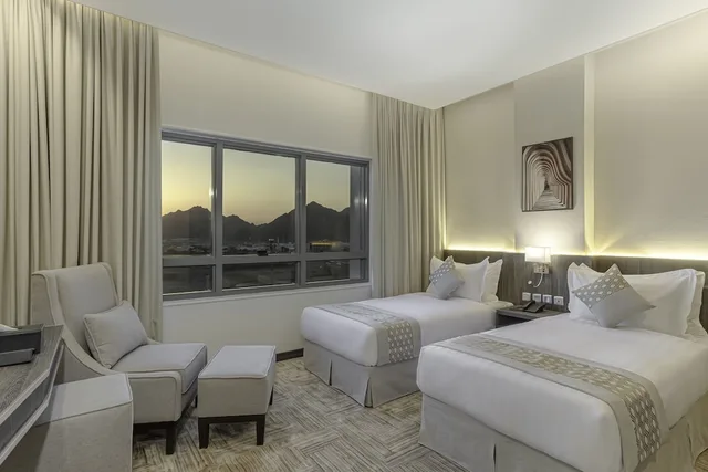 Standard, Twin Beds, The Seasons Hotel 1/5