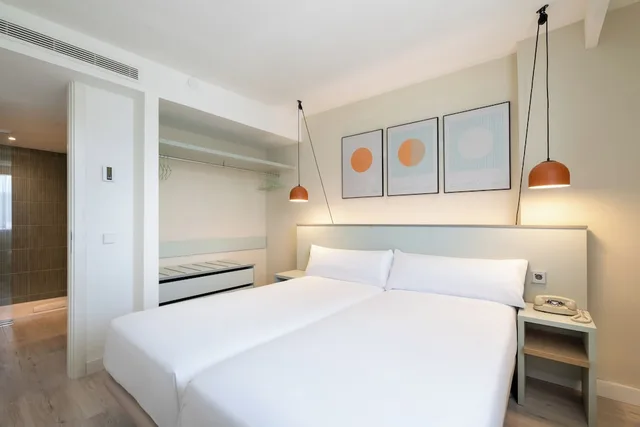 Sol, 4 Beds, Living Area، Sol Arona Tenerife 1/4
