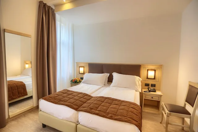 غرفة ثلاثية بسرير مزدوج وسرير فردي، Hotel Europa Skypool & Panorama 1/3