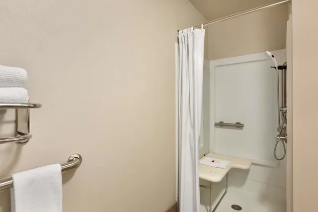 غرفة بسرير كينج لذوي الإعاقة، Travelodge by Wyndham Santa Teresa 2/2