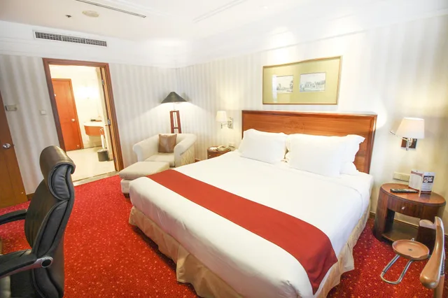 Executive, Suite, King Bed, Redtop Hotel Convention Center 2/6