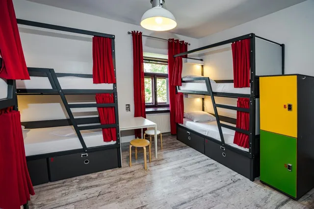 Mixed Dorm, 10 Beds, Private Bathroom، Oki Doki Old Town Hostel 2/3