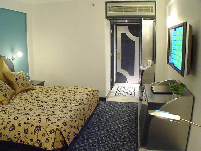 غرفة ديلوكس مفردة، The Suryaa New Delhi 1/2