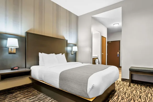 Room, Queen Bed, Best Western Sawtooth Inn & Suites 1/6