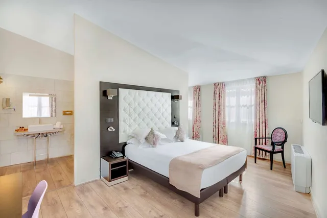 غرفة بريفيليج بسرير كوين بشرفة، Best Western Le Marquis de La Baume 1/2