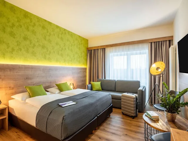 غرفة عصرية عائلية بسريرين منفصلين بإطلالة على المدينة مع أريكة، Mercure Hotel Bad Oeynhausen City 3/3
