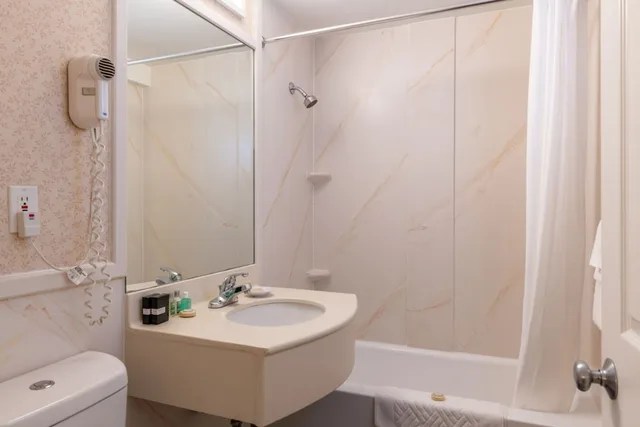 Efficiency, Suite, 2 Queen Beds, Pet Friendly، Ogunquit Hotel 8/10