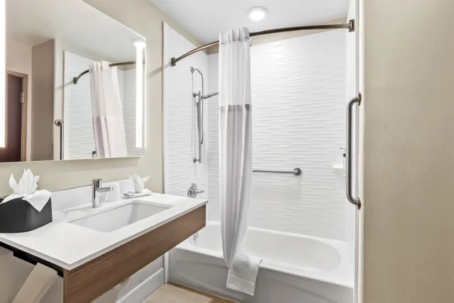 غرفة بسرير كينج لذوي الإعاقة، Holiday Inn Express Hotel And Suites Pauls Valley 3/3