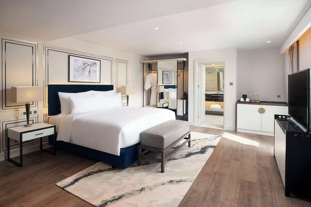 غرفة سوبيريور بسرير كينج، Radisson Hotel Chateau de Bangkok 4/6