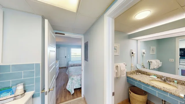 Bridge Water, Suite, 2 Double Beds, Ocean Front, Litchfield Beach Golf Resort 2/3