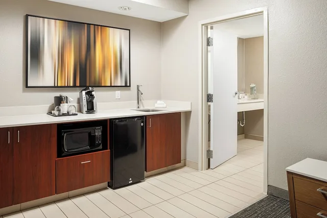 جناح بسرير كينج بشرفة مع أريكة، Courtyard Paducah West 1/1