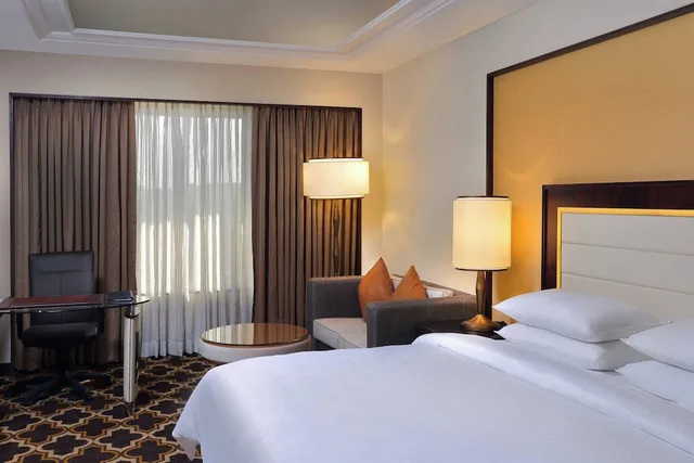 غرفة كلوب بسرير كينج، Sheraton Grand Pune Bund Garden Hotel 5/10