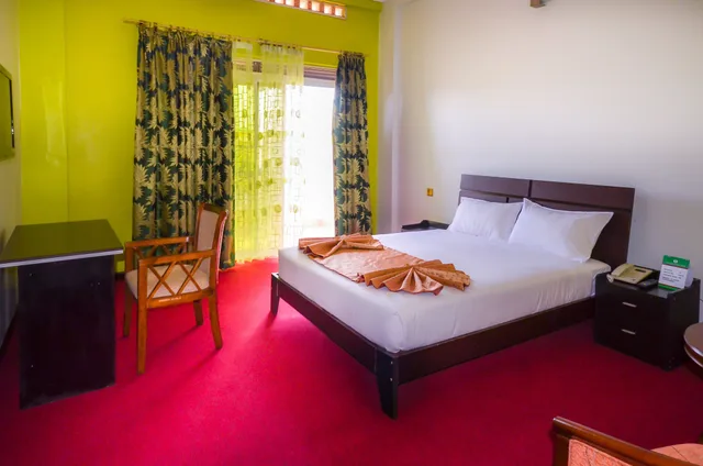 غرفة بسرير كوين، Emperor Hotels 2/2