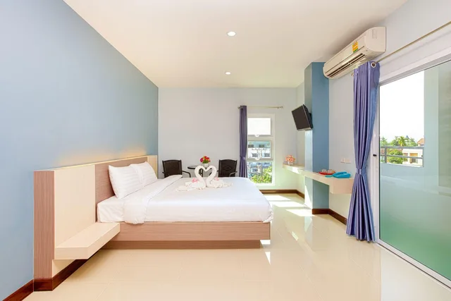 Standard, Je T'aime Hotel 1/2