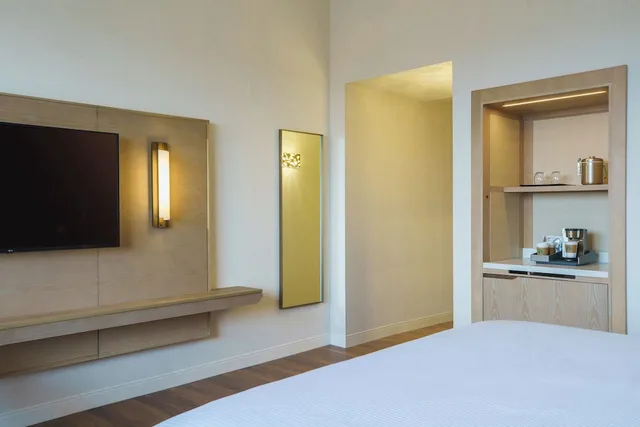 غرفة بريميوم بسرير كينج، Westin O Hare 4/6