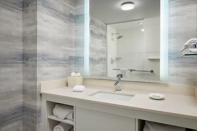 Boardwalk, Studio, Suite, King Bed, Beach View, Sofa، Bethany Beach Ocean Suites Residence Inn 2/2