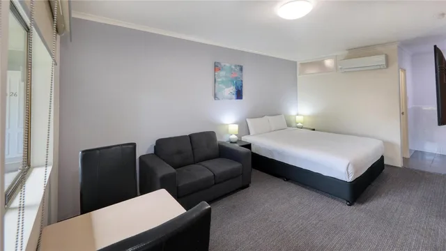 Deluxe, King Bed, Best Western Cattle City Motor Inn 3/6