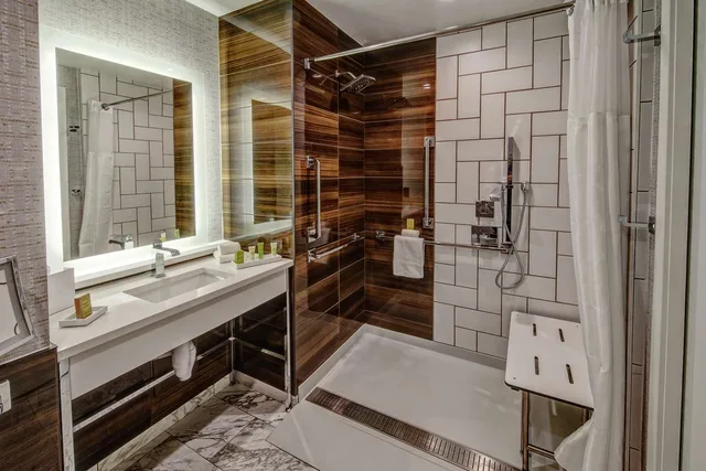 غرفة بسرير كوين لذوي الإعاقة، Hilton Franklin Cool Springs 3/3