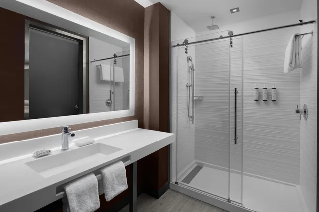 غرفة بسرير كوين بإطلالة على المدينة، AC Hotel by Marriott San Antonio Riverwalk 7/9
