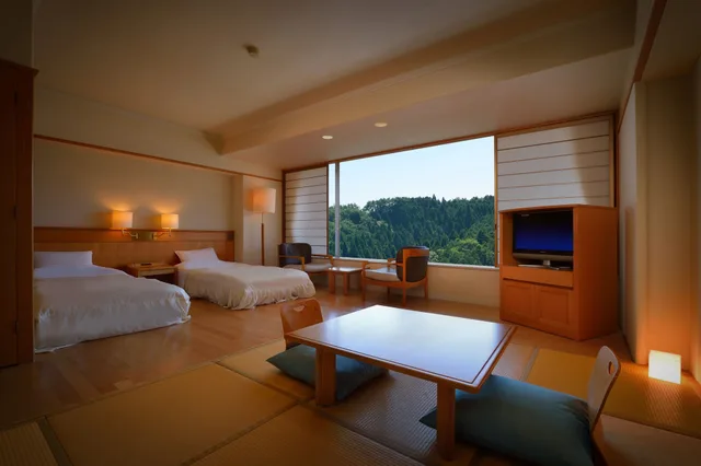 غرفة يابانية غربية بسريرين منفصلين وفرشتي فوتون بإطلالة على الجبل، Hotel Matsushima Taikanso 1/2