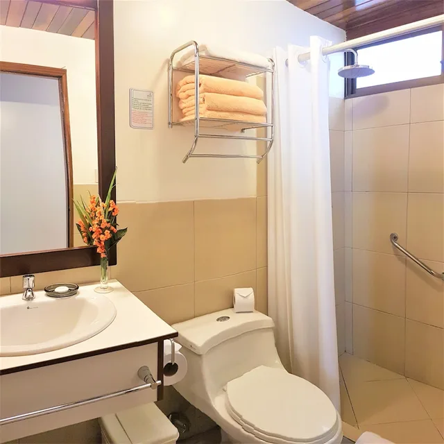 غرفة بسريرين مزدوجين بإطلالة على البحر بشرفة، Balandra Hotel 4/4