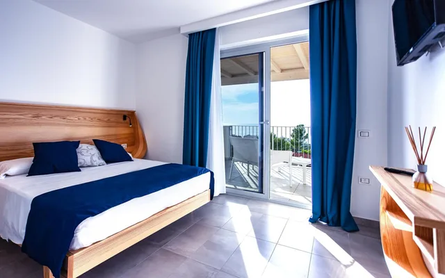 جناح جونيور بسرير كوين مع أريكة، Park Oasi Residence 1/4