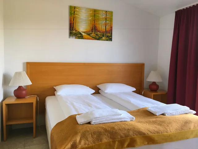 غرفة قياسية بسريرين منفصلين بحمام خاص في الملحق، Hotel Eyvindara 6/10
