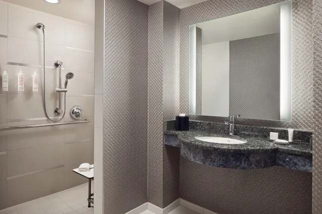 غرفة كلوب بسرير مزدوج، Crystal Gateway Marriott 6/7