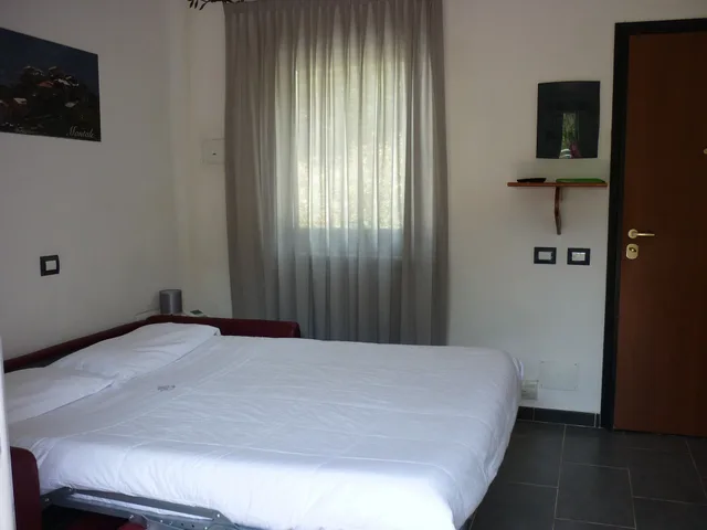 شقة بسرير كوين بغرفة نوم واحدة مع أريكة بمطبخ صغير، Resort Costa Morroni 1/6