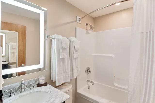 غرفة قياسية بسرير كوين في الطابق الأرضي، The Port Inn and Cottages, Ascend Hotel Collection 5/6