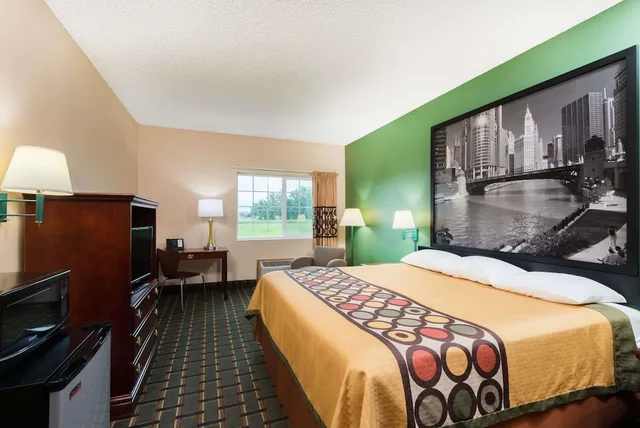 غرفة بسرير كينج لذوي الإعاقة، Super 8 by Wyndham Mt. Carmel IL 5/10