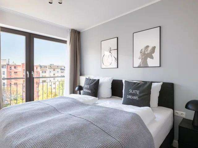 1 Bedroom, Suite, Queen Bed, Sofa, Xl، Flower's Boardinghouse Mitte 1/3