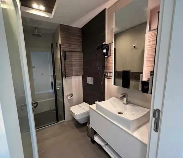 غرفة ديلوكس بسريرين منفصلين بإطلالة على المدينة، Modernity Hotel 3/3