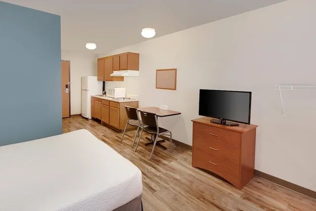 غرفة قياسية بسرير كوين، WoodSpring Suites Council Bluffs 3/7
