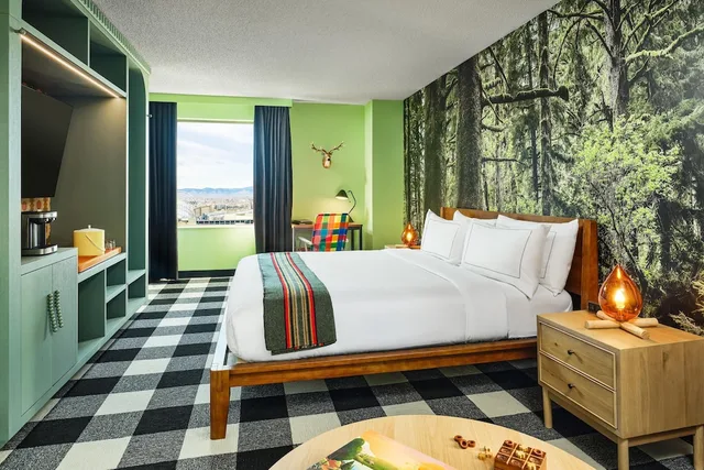 Final Frontier, King Bed، The Curtis Denver a DoubleTree by Hilton Hotel 2/5
